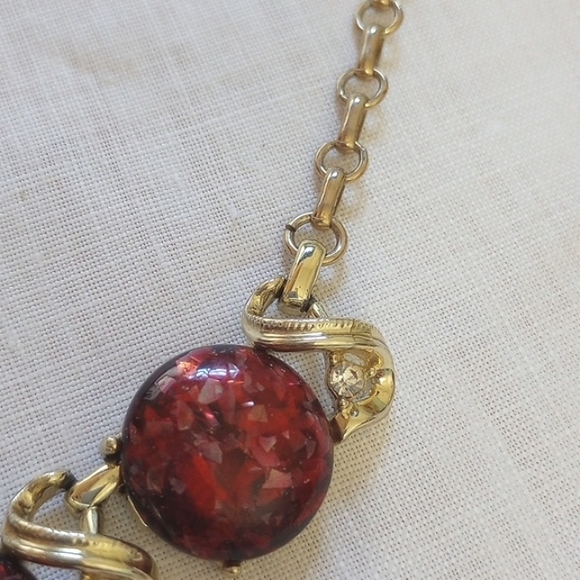 1960s Vintage Red Confetti Lucite Round Link Bib Necklace With  Gold Glitter - Picture 3 of 9